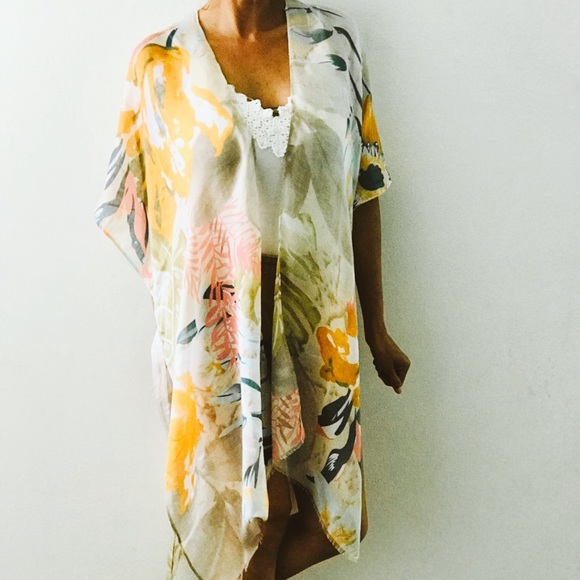 SOLD NWT Floral kimono One Size - Picture 5 of 5